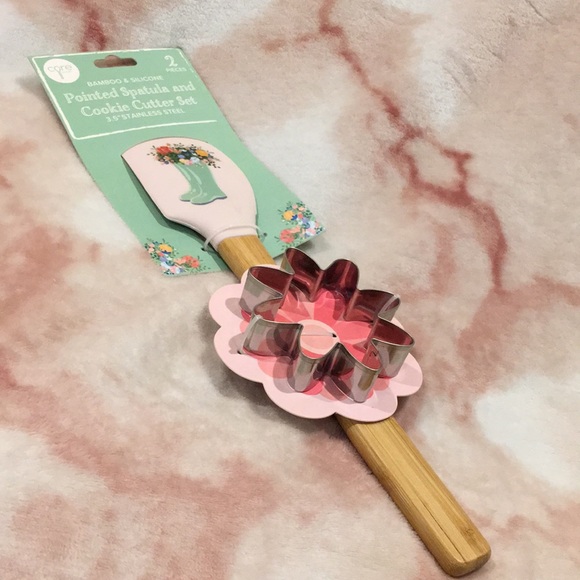 Spring Showers Floral Rainboots Spatula and Flower Cookie Cutter Set NWT - Picture 9 of 16